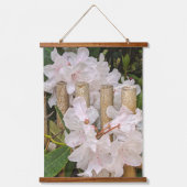 Witte Rhododendron en Bamboo Fence Floral Hangend Wandkleed (Voorkant)