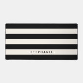 Witte rog van zwarte en eierige rugbystrepen met n bureaumat (Voorkant)