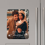 Witte romantische kalligrafie Vrolijke kerstfoto Magneet<br><div class="desc">Romantische en elegante vakantie foto keuken magneet. Voor meer geavanceerde aanpassing van dit ontwerp,  klikt u op de link Aanpassen Verder om het lettertype,  de grootte,  de kleur,  enz. te wijzigen.</div>