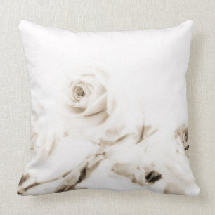 Witte roos bloem uit de vintage stijl kussen