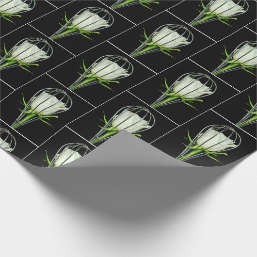 Witte roos in draadklopper cadeaupapier (Hoek)