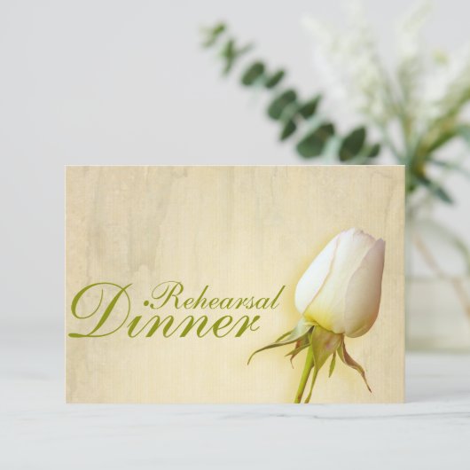 Witte roos knop bruiloft repetitie diner uitnodigi kaart (Staand voorkant)