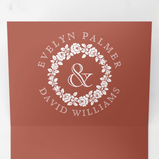 witte roos met terracotta bruiloft drieluik uitnodiging (Binnenzijde eerst)