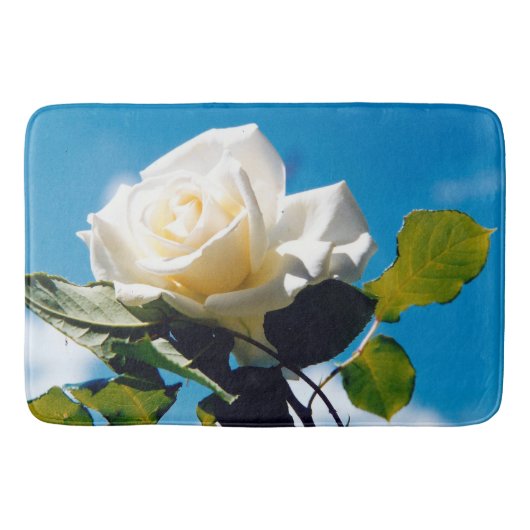 Witte roos onder blauwe hemel badmat (Voorkant)