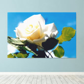 Witte roos onder blauwe hemel canvas afdruk (Insitu (Houten vloer))
