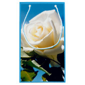 Witte roos onder blauwe hemel klein cadeauzakje (Achterkant)