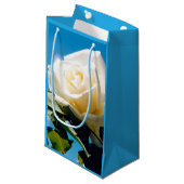Witte roos onder blauwe hemel klein cadeauzakje (Voorkant Gekanteld)