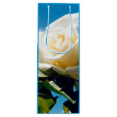 Witte roos onder blauwe hemel wijn cadeautas (Voorkant)