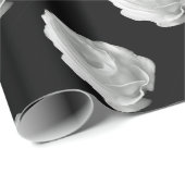 witte-roos-op-de-zwarte-achtergrond cadeaupapier (Rol Hoek)