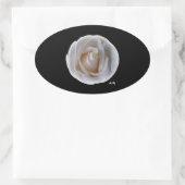 Witte Roos op Zwarte Ovale Sticker (Tas)