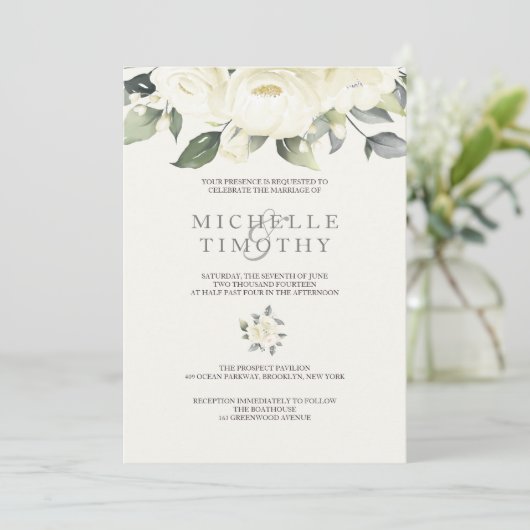 Witte Rose Bloemen Bruiloft Uitnodigingen (Staand voorkant)