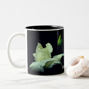 Witte Rosebud Raindrops gepersonaliseerd Tweekleurige Koffiemok
