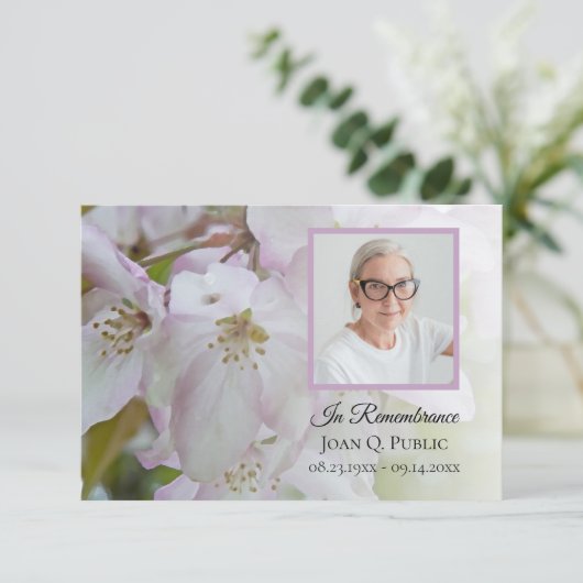 Witte roze bloemen begrafenis herdenking sympathie bedankkaart (Staand voorkant)