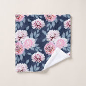Witte, roze bloemen op donkerblauw. bad handdoek (Wasdoekje)