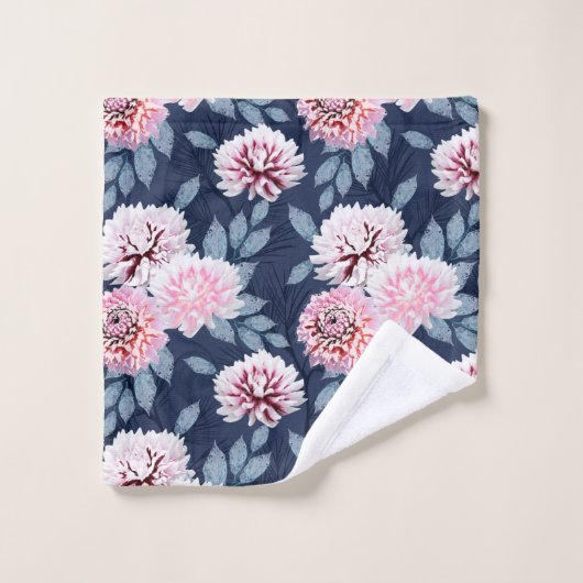 Witte, roze bloemen op donkerblauw. bad handdoek (Wasdoekje)