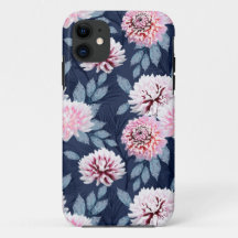 Witte, roze bloemen op donkerblauw.