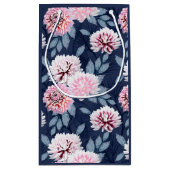 Witte, roze bloemen op donkerblauw. klein cadeauzakje (Achterkant)