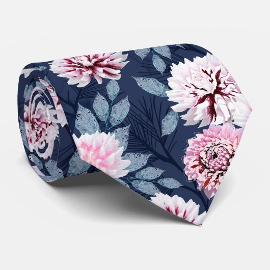 Witte, roze bloemen op donkerblauw. stropdas (Opgerold)