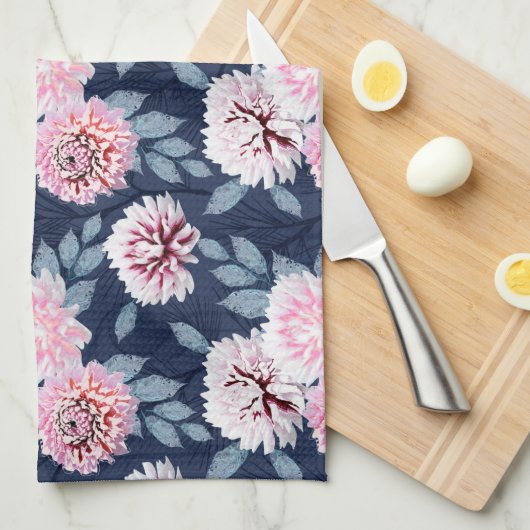Witte, roze bloemen op donkerblauw. theedoek (Quarter Fold)