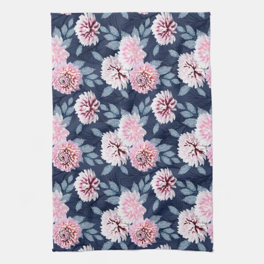 Witte, roze bloemen op donkerblauw. theedoek (Verticaal)