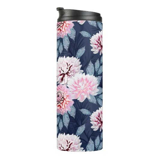 Witte, roze bloemen op donkerblauw. thermosbeker (Geroteerd rechts)
