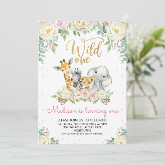 Witte Roze Bloemen Wild Een Verjaardag Uitnodiging (Staand voorkant)