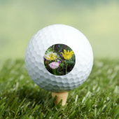 Witte, roze en gele tulpen in de tuin golfballen (Insitu Shirt)