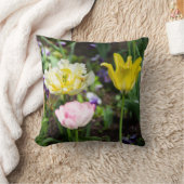 Witte, roze en gele tulpen in de tuin kussen (Deken)