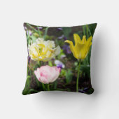 Witte, roze en gele tulpen in de tuin kussen (Achterkant)