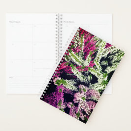 Witte, roze en paarse bloemen planner