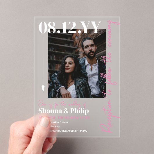 Witte Roze Pijl Typografie Fotobruiloft Acryl Uitnodigingen (Insitu (Draagbaar))