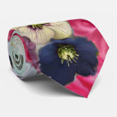 WITTE ROZE ROZEN, ANEMONEN BLOEMEN, AQUA BLAUWE BL STROPDAS (Opgerold)