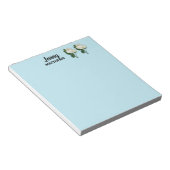 witte rozen aangepaste naam op blauw notitieblok (Schuin)