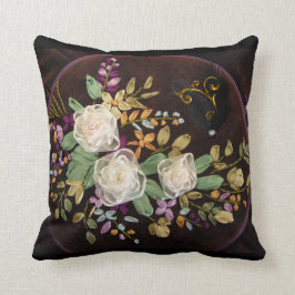 Witte rozen borduurtjes kussen