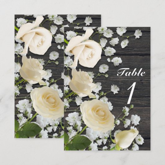 Witte rozen en baby's adem op hout tafel nummer kaart (Voorkant / Achterkant)