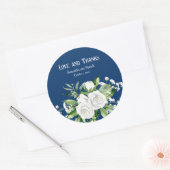 Witte rozen en baby's adem op marineblauwe bruilof ronde sticker (Envelop)
