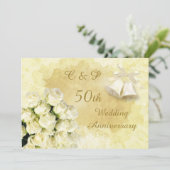 Witte rozen en belletjes 50ste huwelijksverjaardag kaart (Staand voorkant)