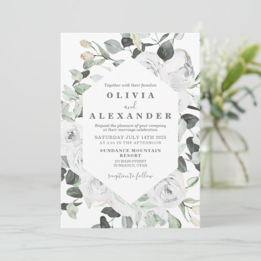 Witte Rozen en groen bloemenbruiloft Uitnodiging (Staand voorkant)