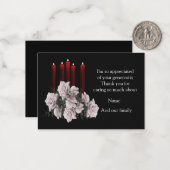 Witte rozen en kaars na begrafenis bedankt notitiekaartje (Voorkant / Achterkant in situ)