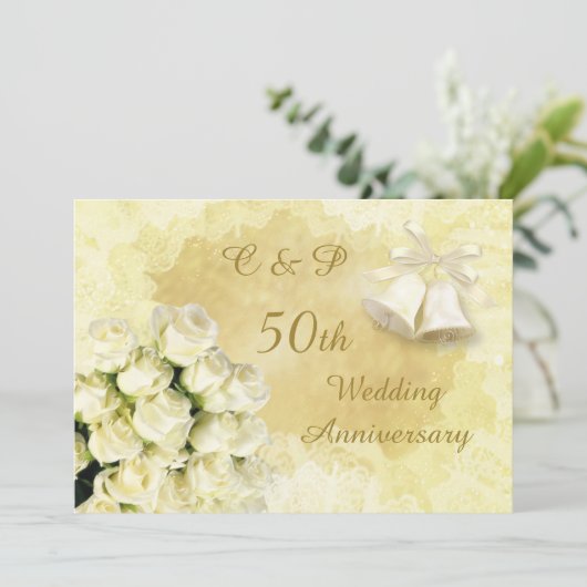 Witte rozen en klokken 50ste huwelijksjubileum kaart (Staand voorkant)