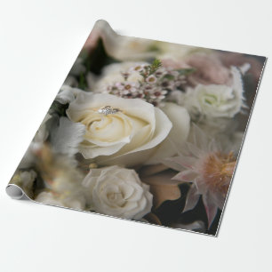 Witte rozen en trouwringen cadeaupapier