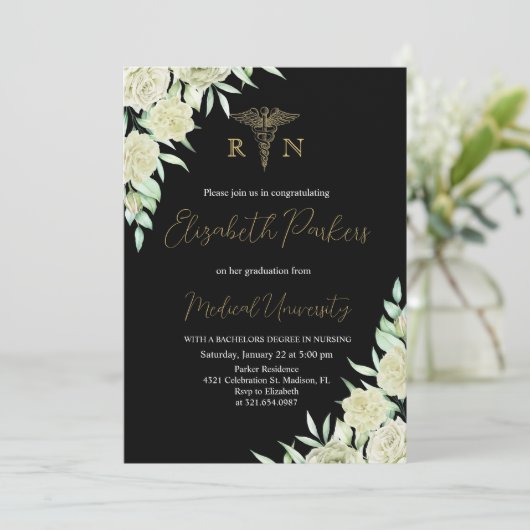 Witte Rozen en Zwart Verpleegkundig Afstudeerfeest Kaart (Staand voorkant)