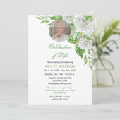 Witte rozen | Greenery Floral Celebration of Life Kaart (Staand voorkant)