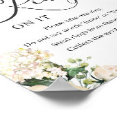 Witte rozen groene eucalyptus zet een ring op het  poster (Hoek)