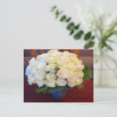 Witte rozen in een blauwe vaas briefkaart (Staand voorkant)