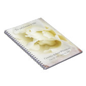 Witte rozen in roze herdenkingsboek notitieboek (Rechterzijde)
