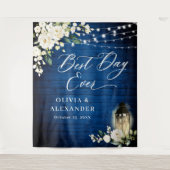 Witte Rozen Koningsblauw Houten Trouw Achtergrond Wandkleed (Voorkant)