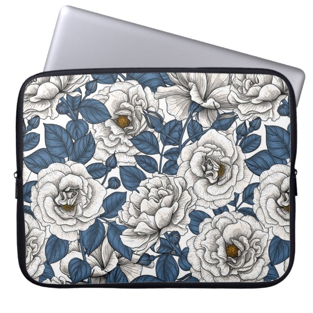 Witte rozen met blauwe bladeren op wit laptop sleeve (Voorkant)