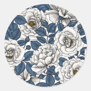 Witte rozen met blauwe bladeren op wit ronde sticker