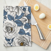Witte rozen met blauwe bladeren op wit theedoek (Quarter Fold)